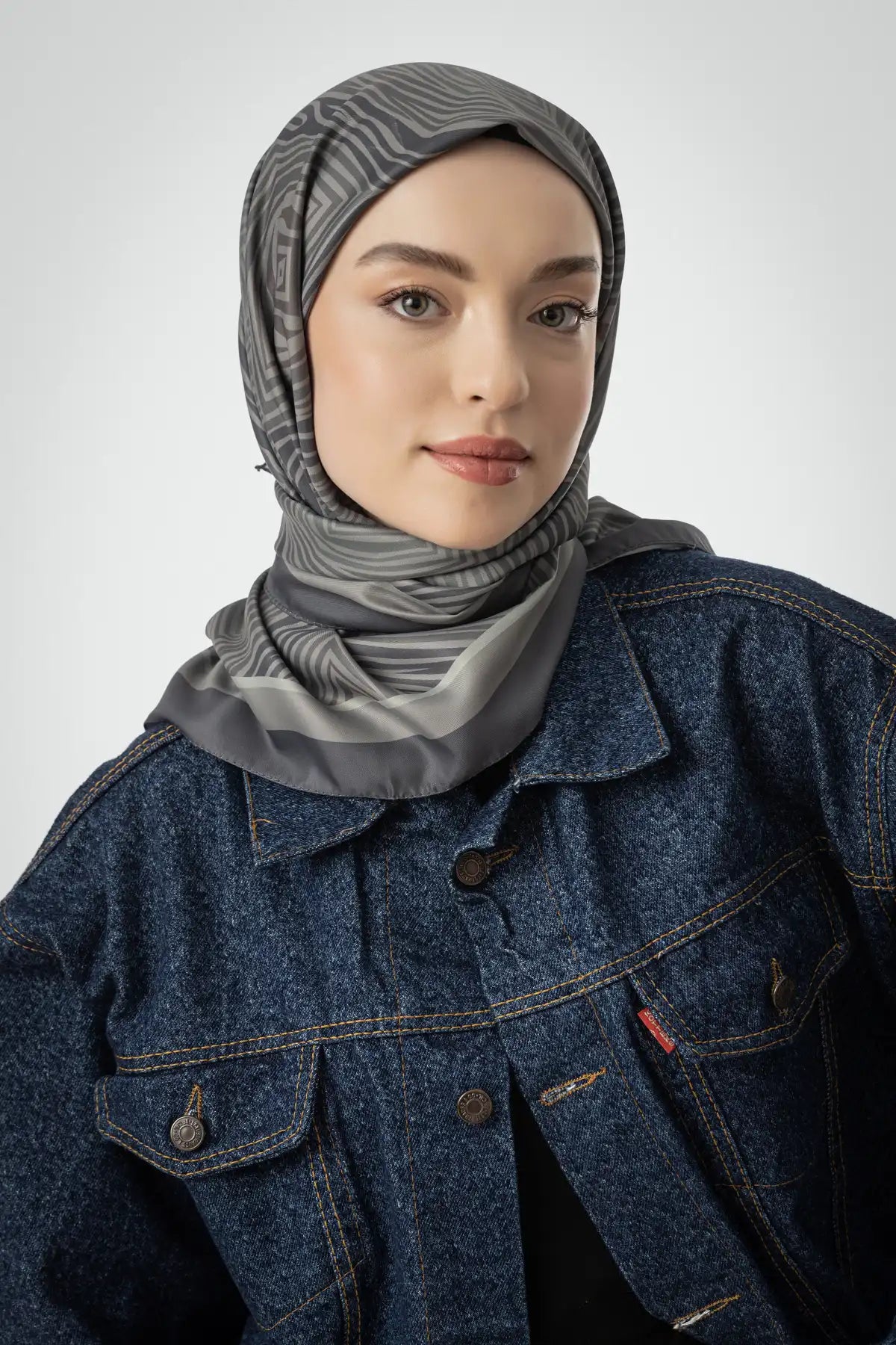 Desenli Twill Eşarp Carleen - Duman