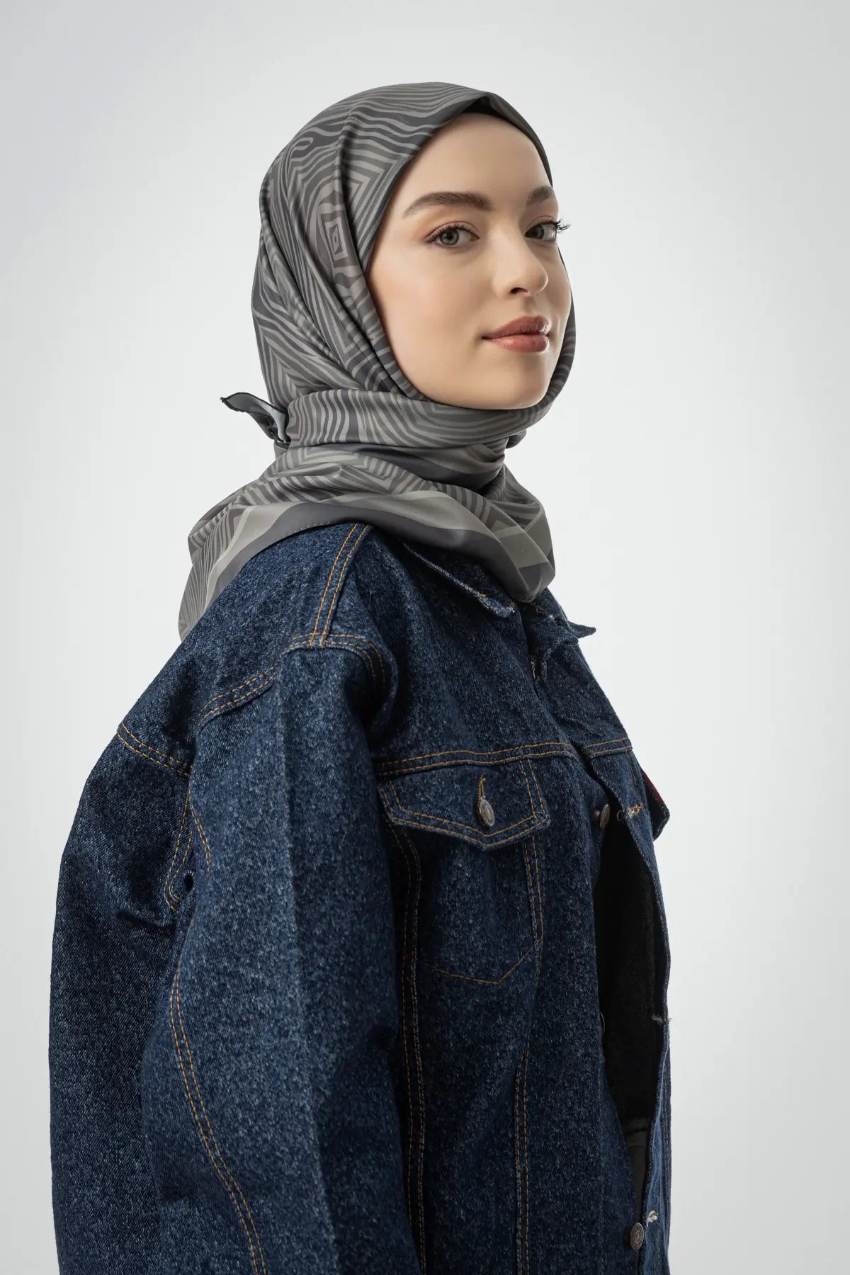 Desenli Twill Eşarp Carleen - Duman