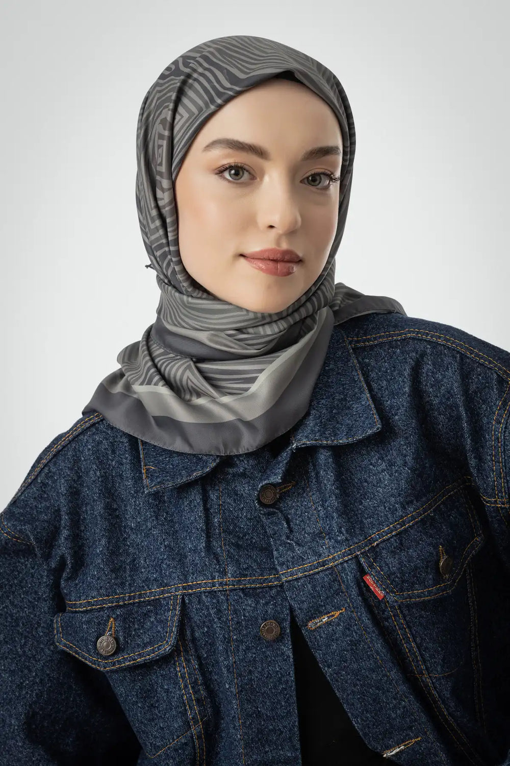 Desenli Twill Eşarp Carleen - Duman