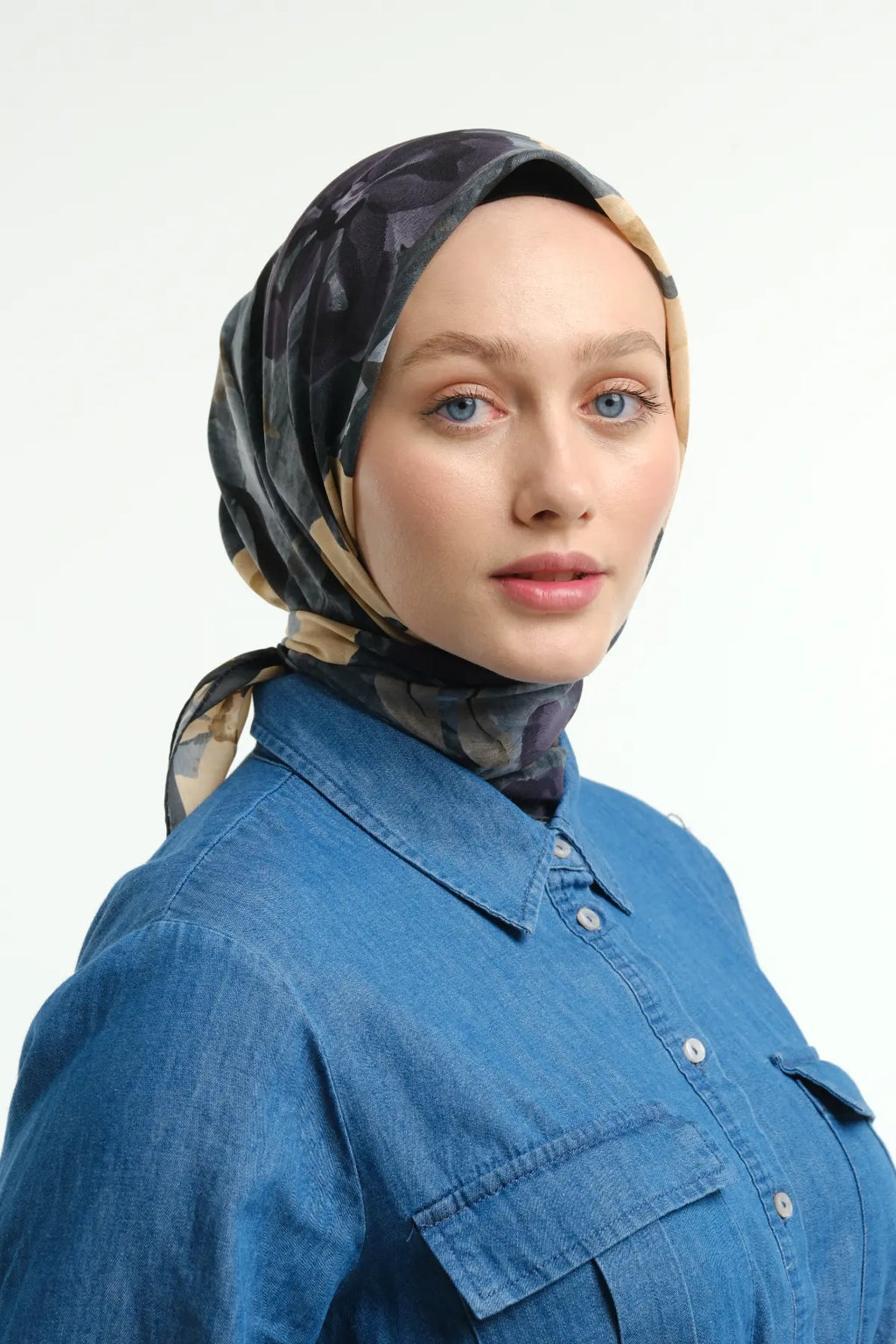 Laura Desenli Antik Haki Eşarp, sol 3/4 ön yakın çekim – Kardan Urban Edit