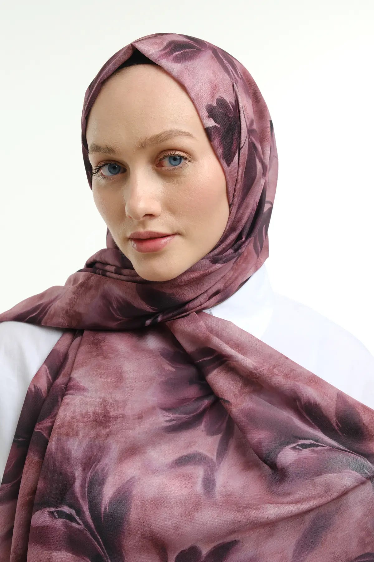 Peony Desenli Koyu Pudra Şal, desen detay yakın çekim – Kardan Mist
