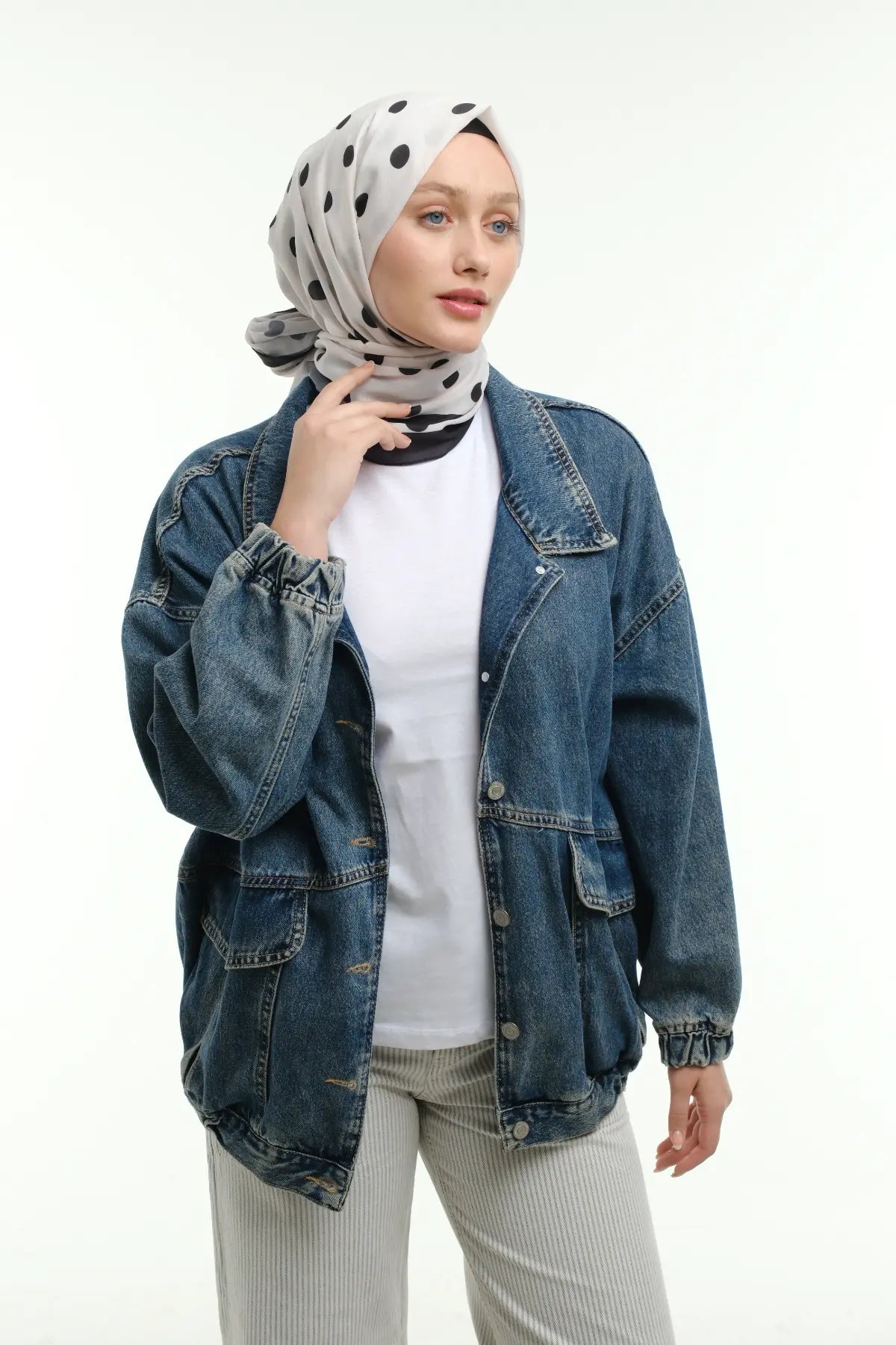 Puantiye Desenli Beyaz Şal, tam boy profil – Kardan Mist