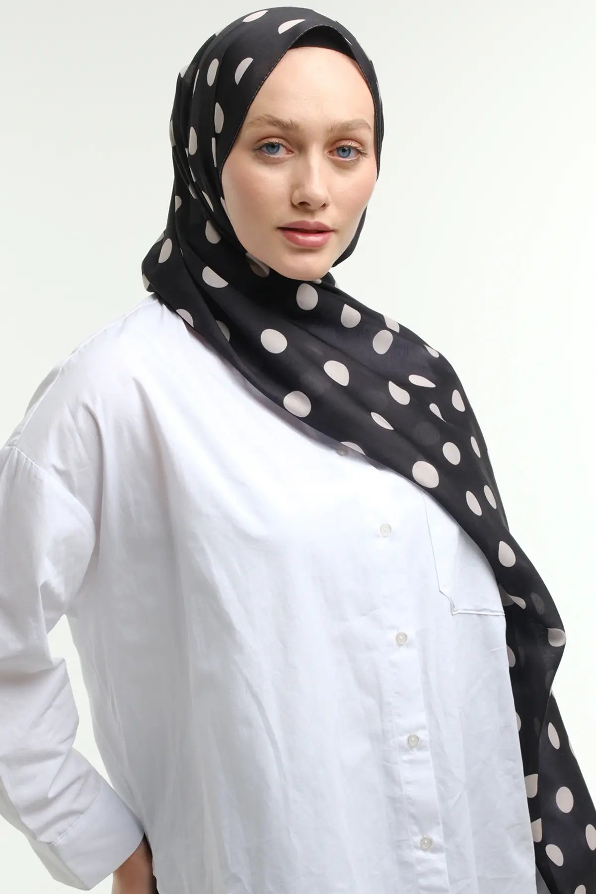Puantiye Desen Şal - Siyah