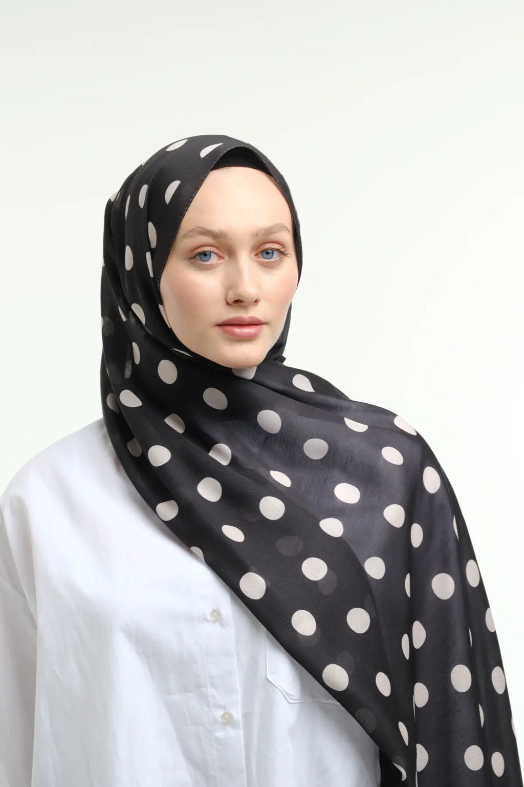 Puantiye Desen Şal - Siyah