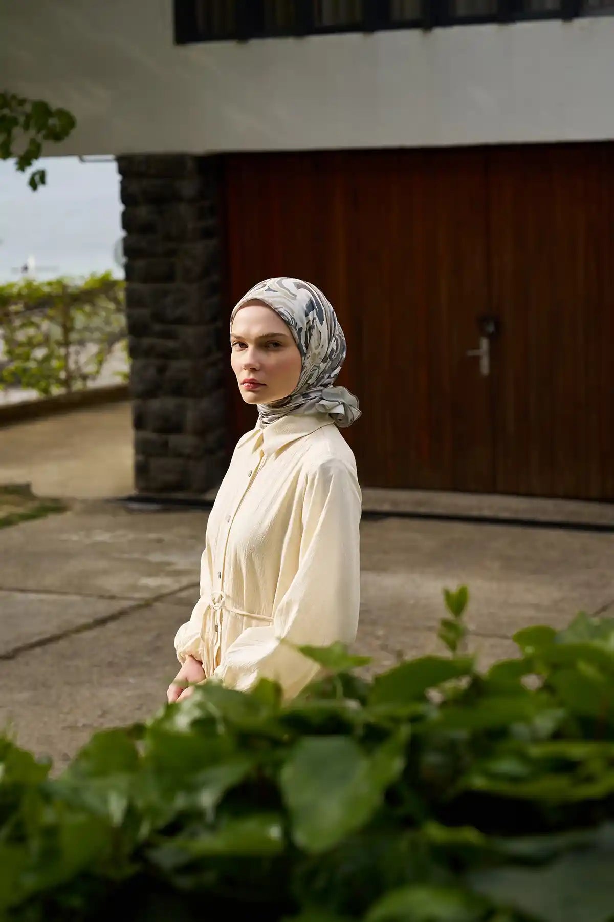 Sedef Desenli Taş Beji Eşarp - S15