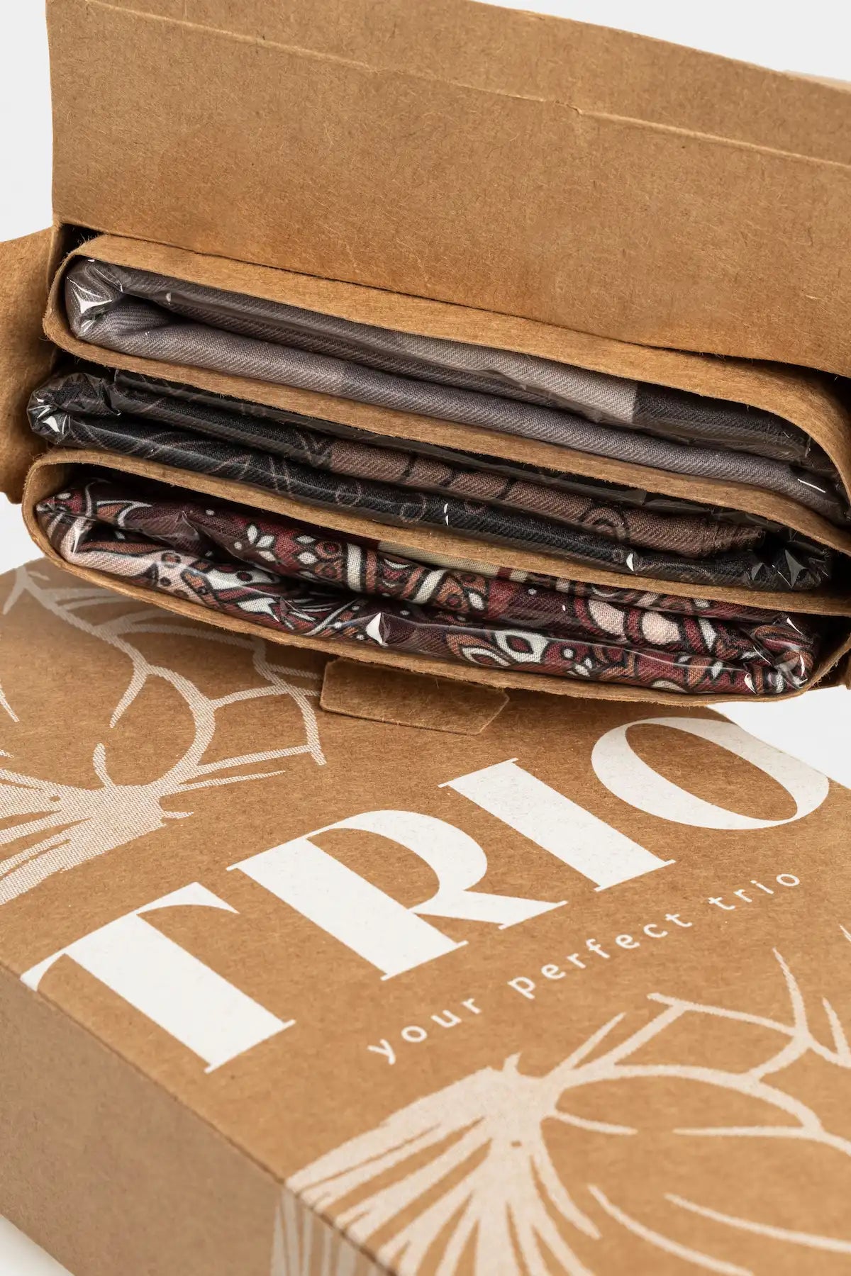 TRIO | Kendi Twill Eşarp Üçlünü Oluştur