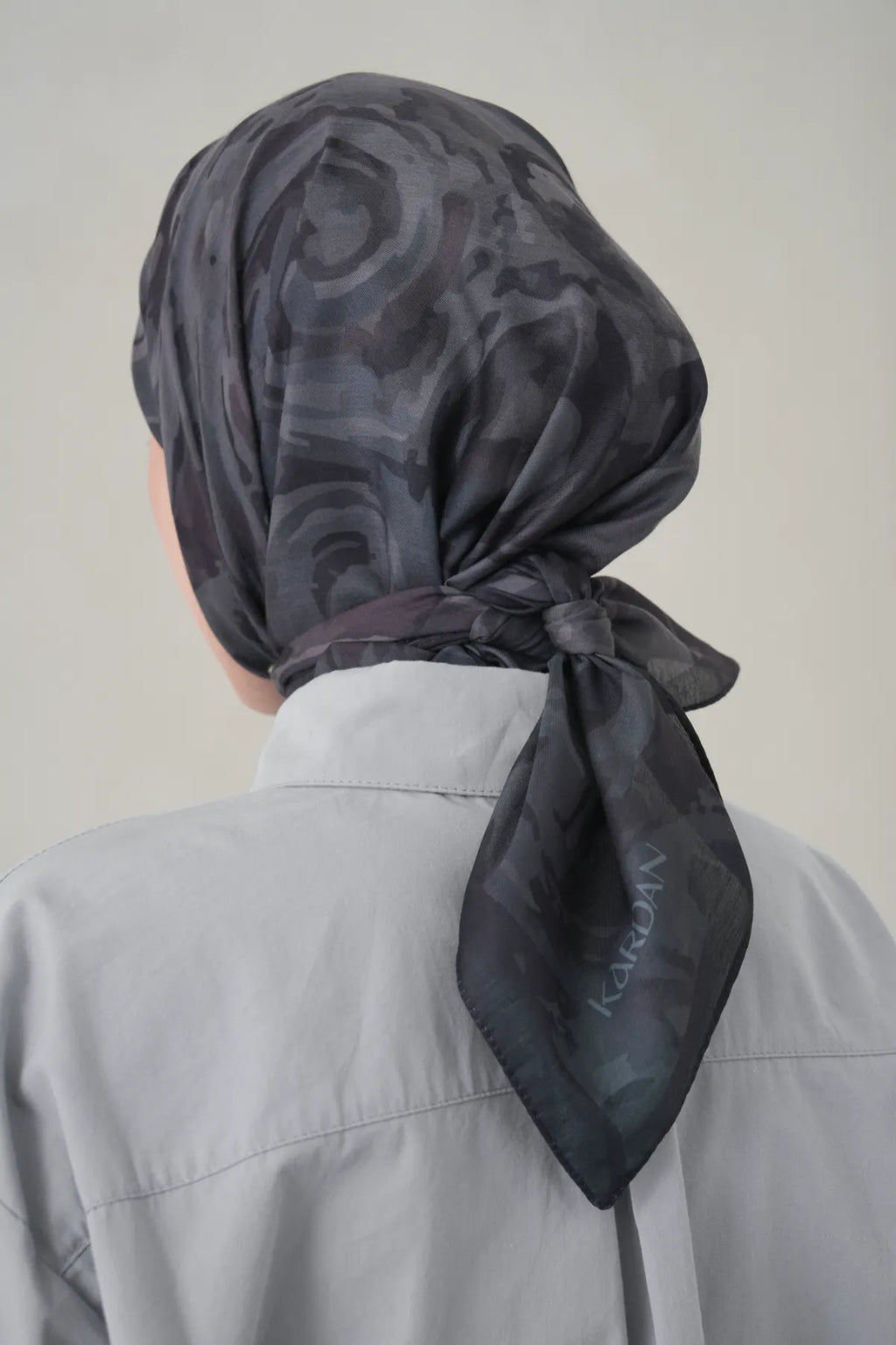 Spiral Desenli Antrasit Eşarp