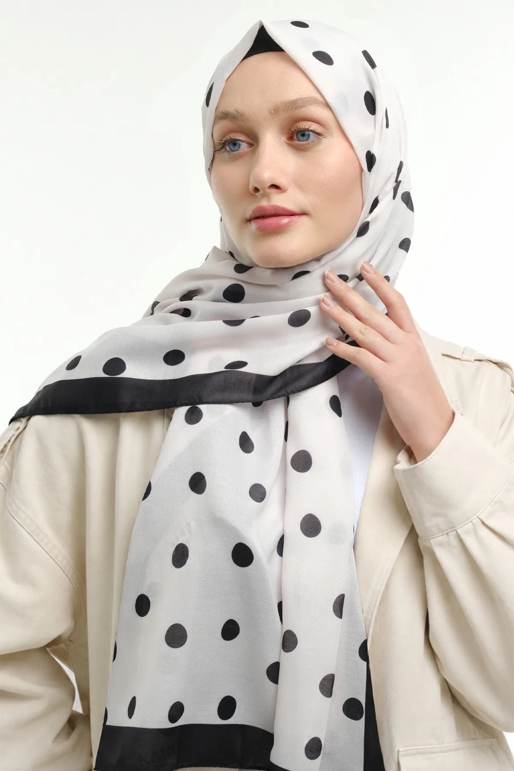 Puantiye Desen Şal - Beyaz