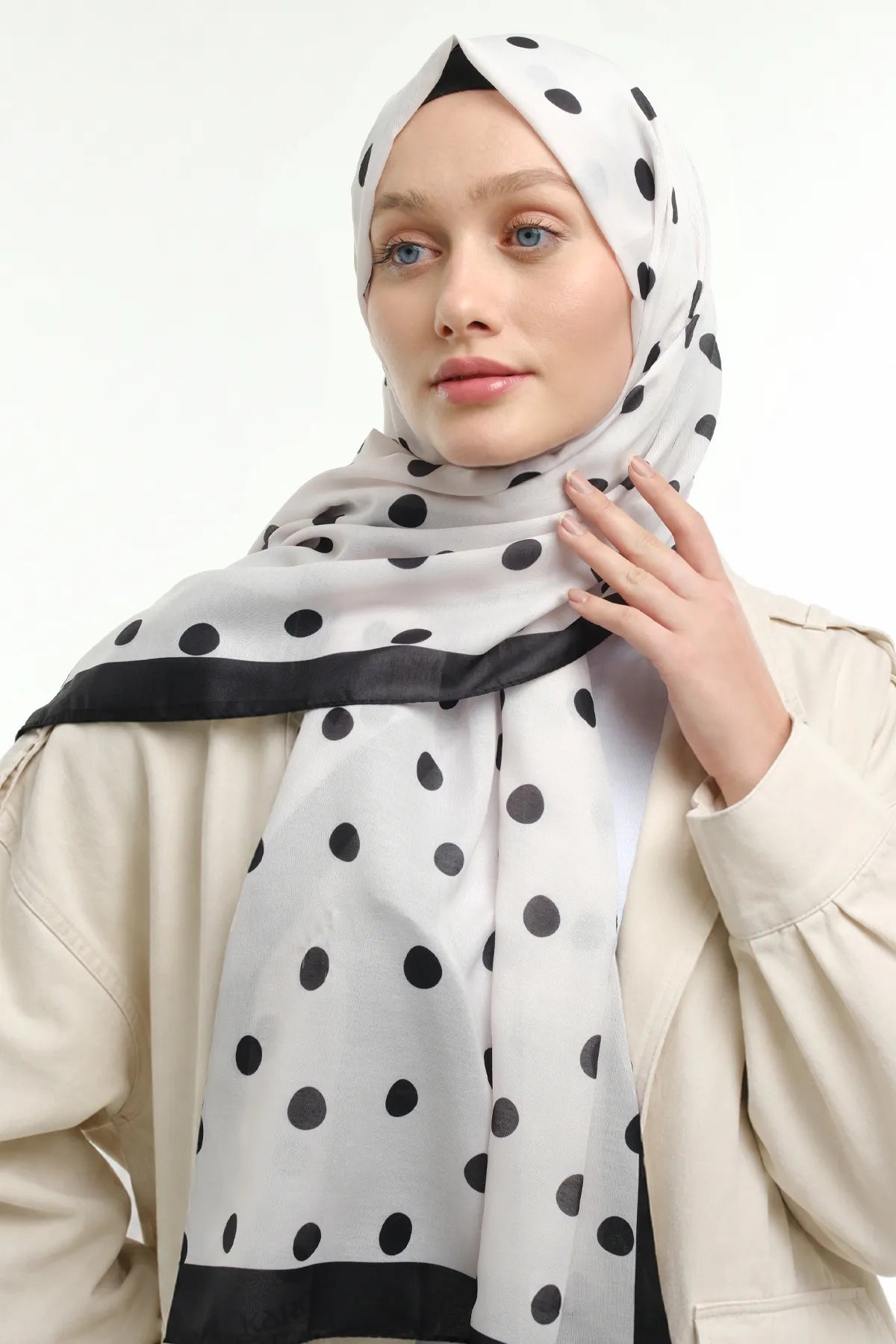 Puantiye Desen Şal - Beyaz