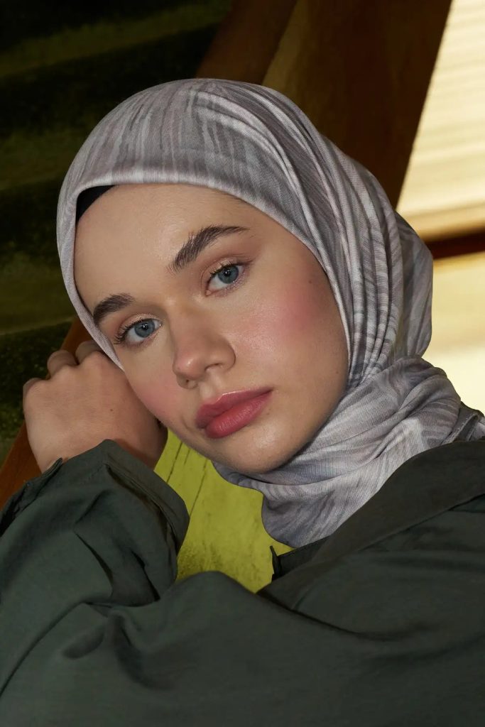Prizma Desenli Pudra Eşarp, profil lifestyle görünüm – Kardan